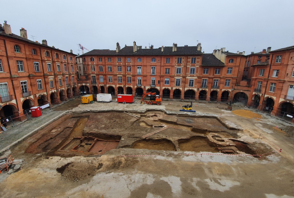 You are currently viewing UVEO PLONGE DANS L’HISTOIRE DE LA PLACE NATIONALE DE MONTAUBAN